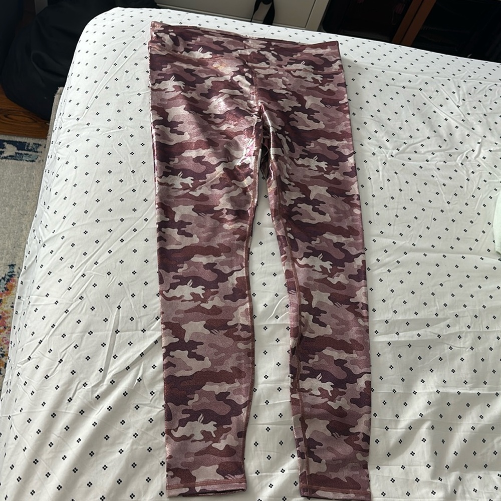 Fabletics Pink Shiny Camouflage Leggings Sz L